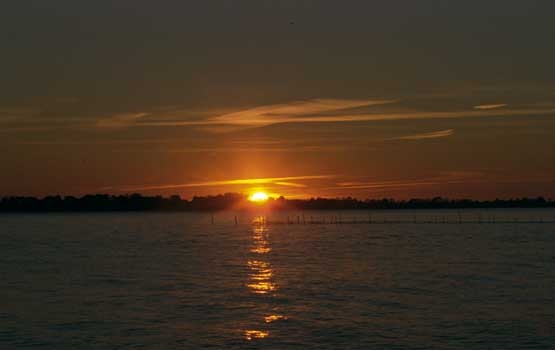solnedgang-over-vand.jpg